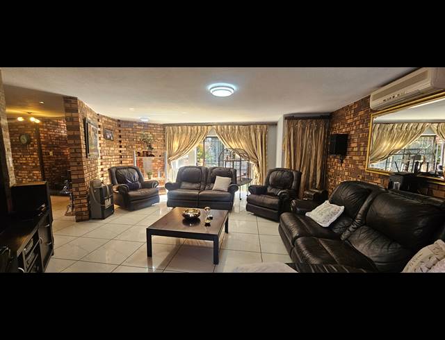 4 BEDROOM HOUSE FOR SALE IN MEYERSDAL